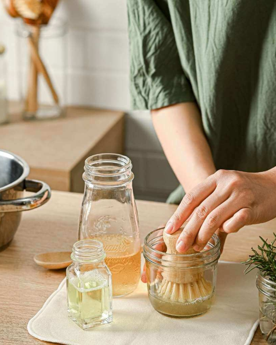 Dishes Scrubbing Brush